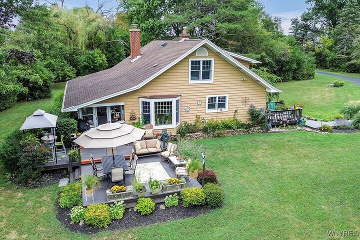 Property Photo:  767 Sturgeon Point Road  NY 14047 