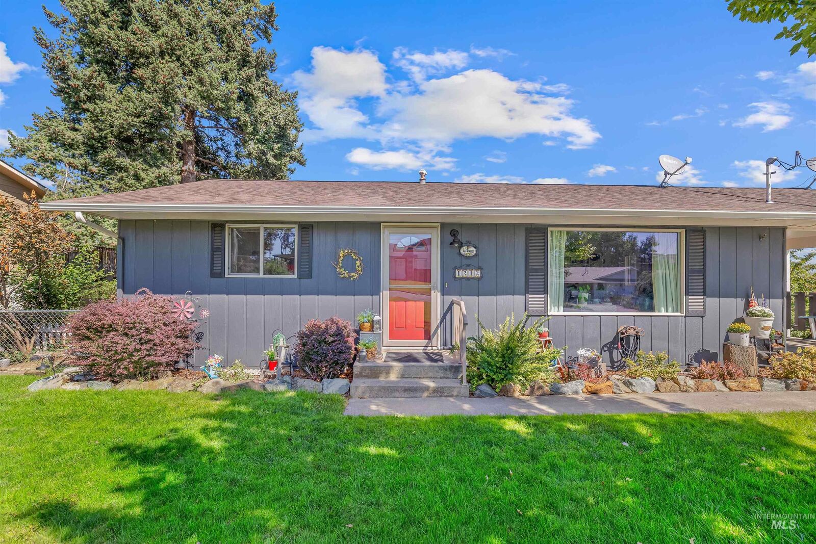 Property Photo: 1212 21st Avenue WA 99403