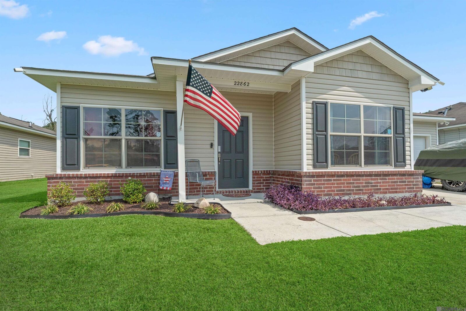 Property Photo: 22862 Lafourche Ln LA 70726