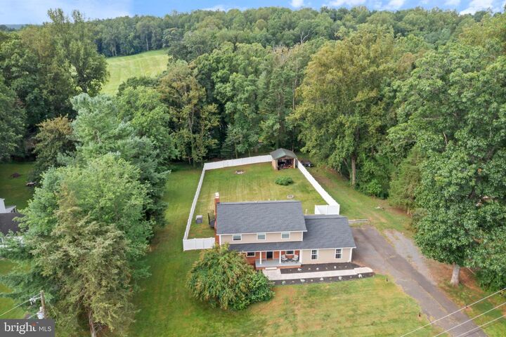 Property Photo: 7406 Stuart Circle VA 20187