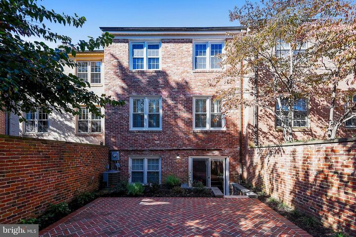 Property Photo: 6317 Olde Towne Court VA 22307