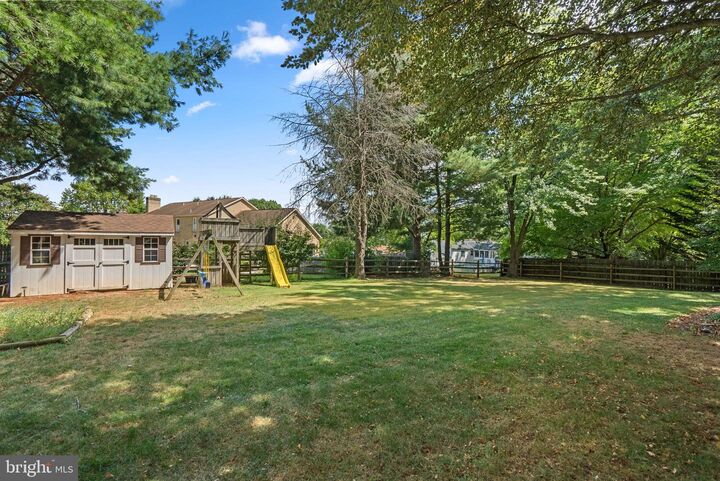 Property Photo: 24808 Showbarn Circle MD 20872