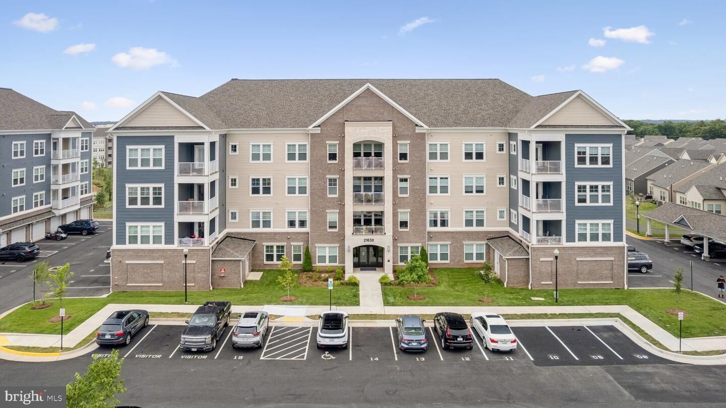 Property Photo: 21630 Hawksbill High Circle 302 VA 20164