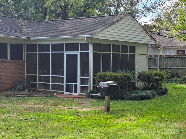 Property Photo: 637 Downey Place NC 28054