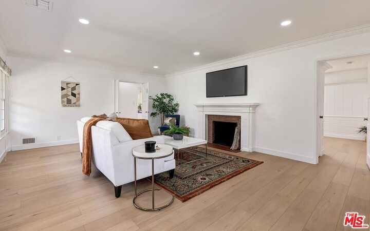 Property Photo: 2201 Linnington Ave CA 90064