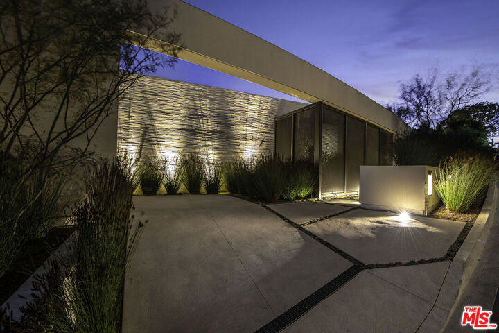 Property Photo:  9006 Thrasher Ave  CA 90069 