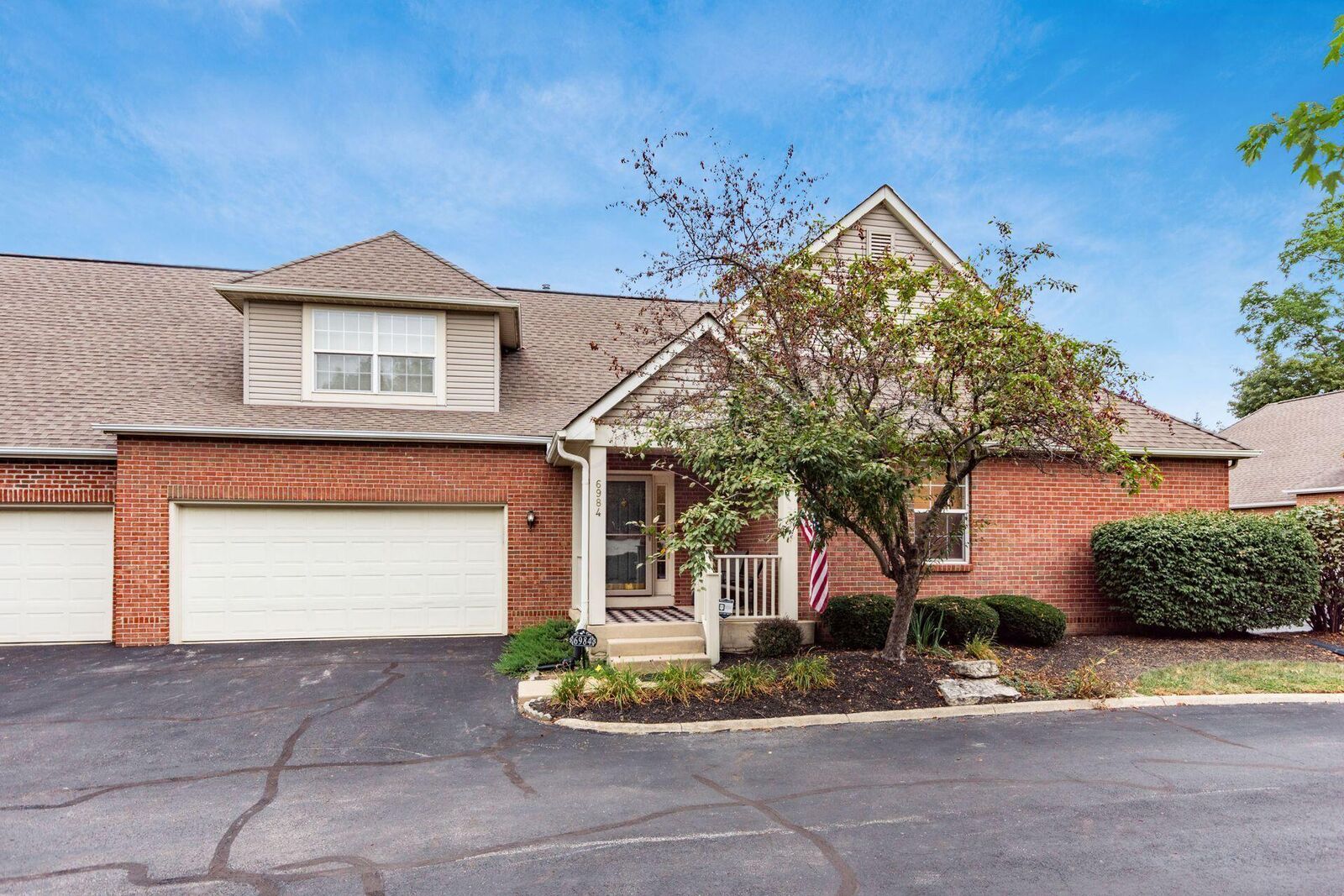 Property Photo: 6984 Greensview Village Drive OH 43110