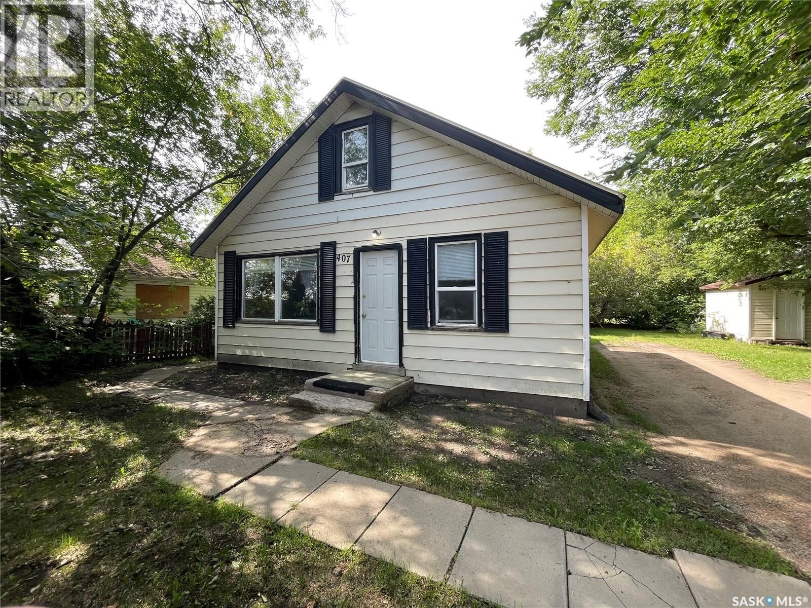 Property Photo: 407 3rd Street E SK S9X 1H7