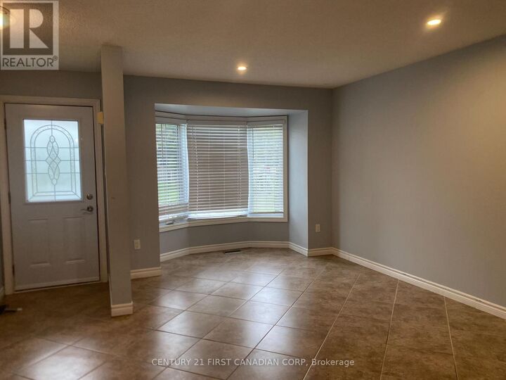 Property Photo:  50 Chapman Court 53  ON N6G 5E1