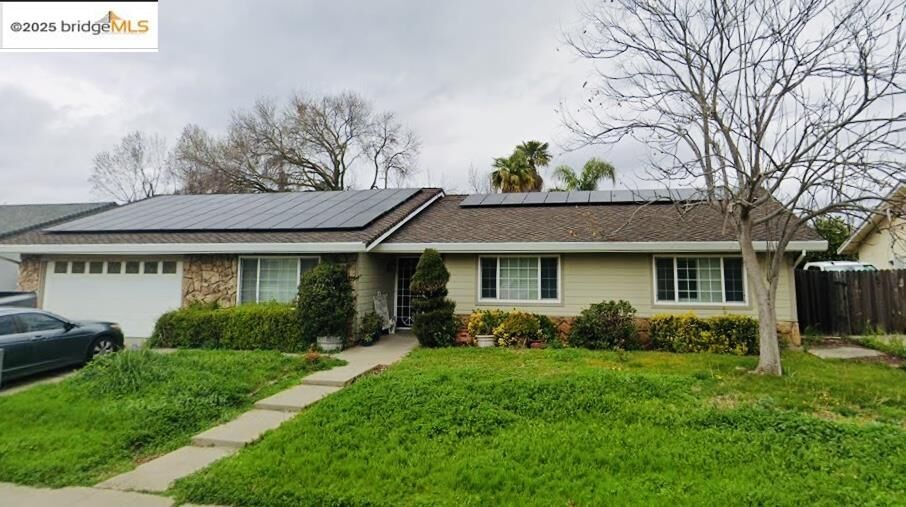 Property Photo: 8721 Valley Oak Ln CA 95624