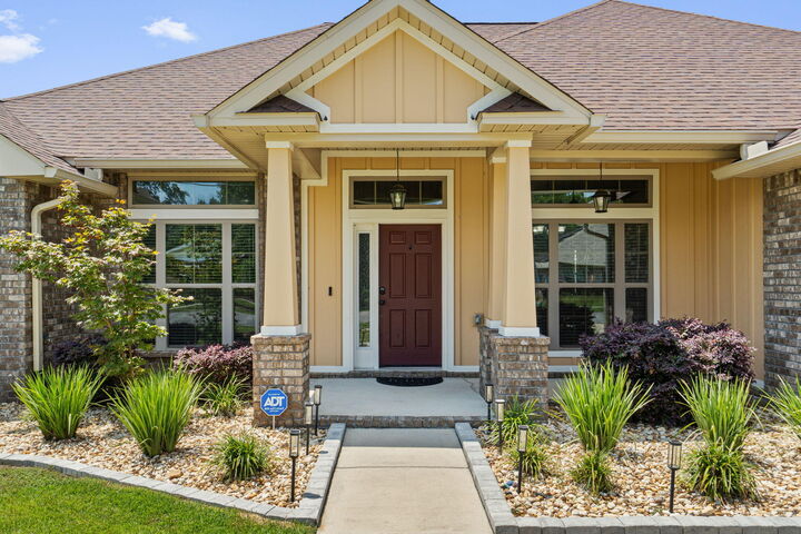 Property Photo: 5330 Wyndell Circle FL 32539