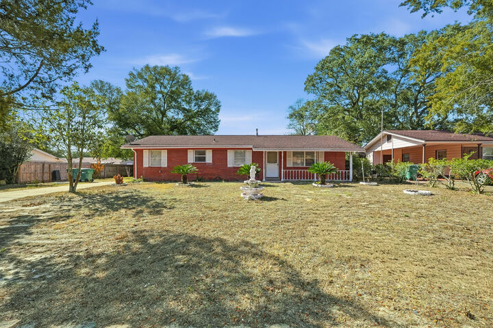 Property Photo:  63 Oak Lane  FL 32579 