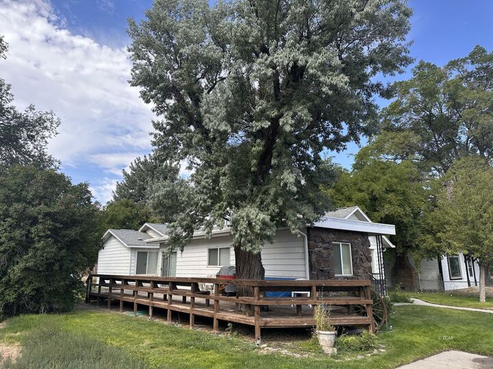 Property Photo: 616 5th Street NV 89835