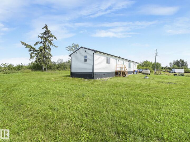 Property Photo: 56432 Hwy 777 AB T7N 0L6
