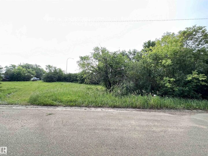 Property Photo:  9819 105 Street  AB T7P 1S8 