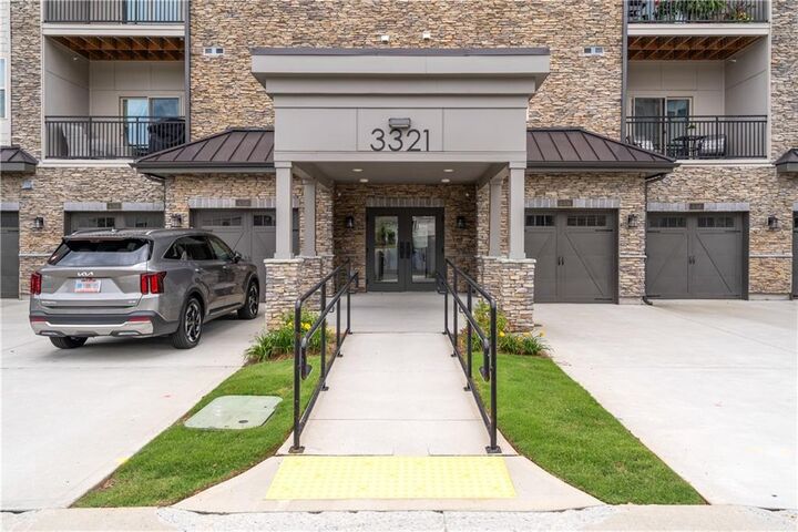 Property Photo:  3321 Orwell Way 3301  GA 30041 