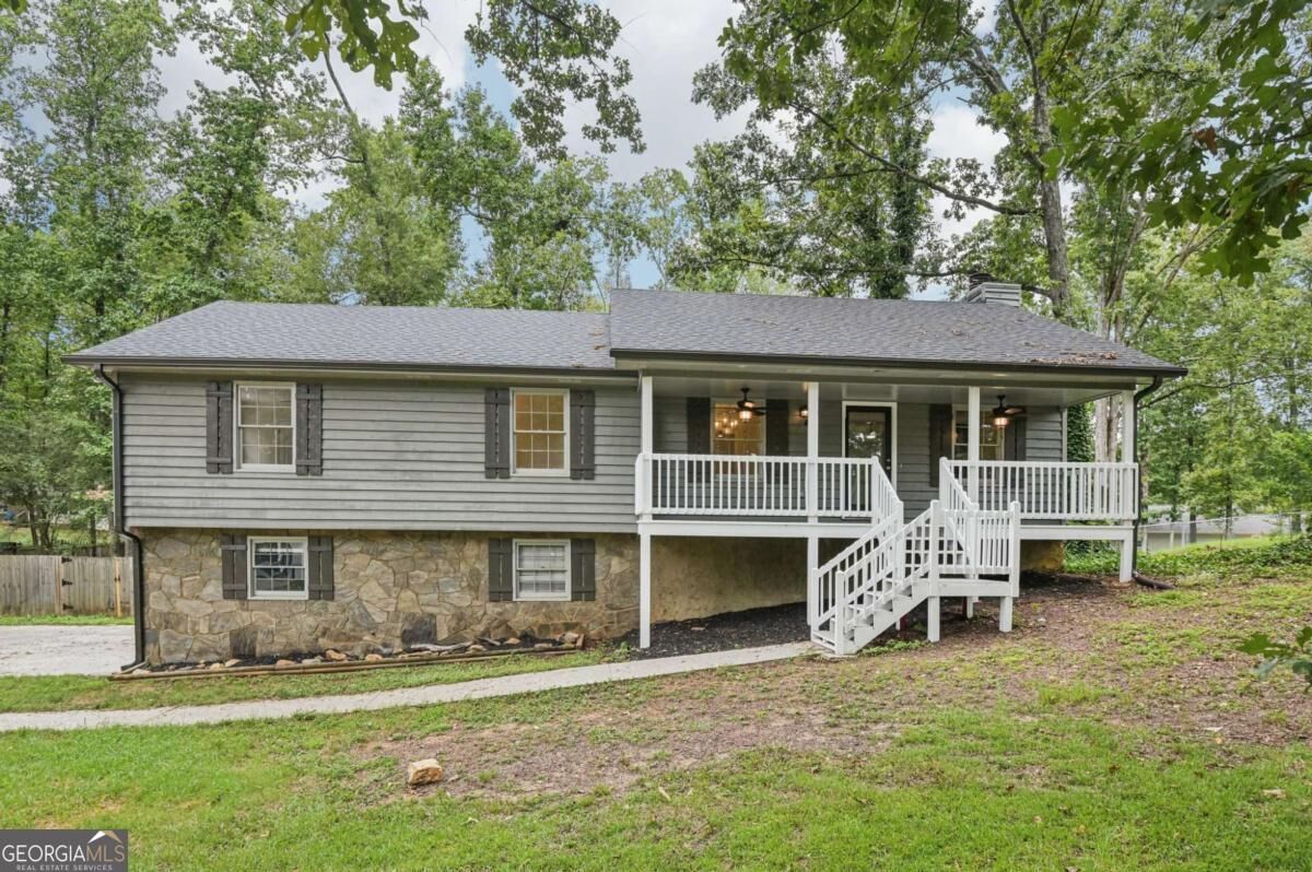 Property Photo:  230 Oakridge Drive SE  GA 30121 