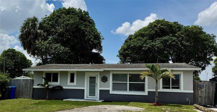 Property Photo: 3120 SW 35th Ave FL 33023