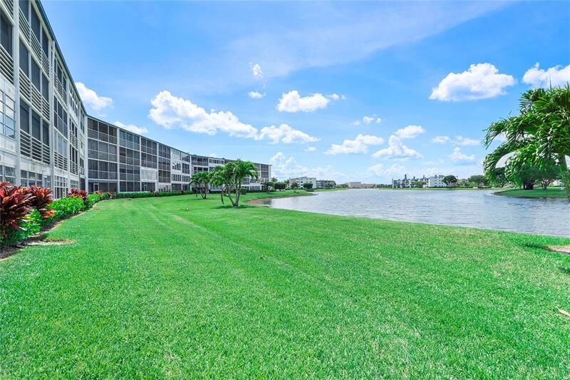 Property Photo: 1043 Exeter C 1043 FL 33434
