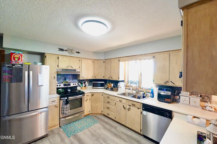 Property Photo:  6221 Nd-46  ND 58442 