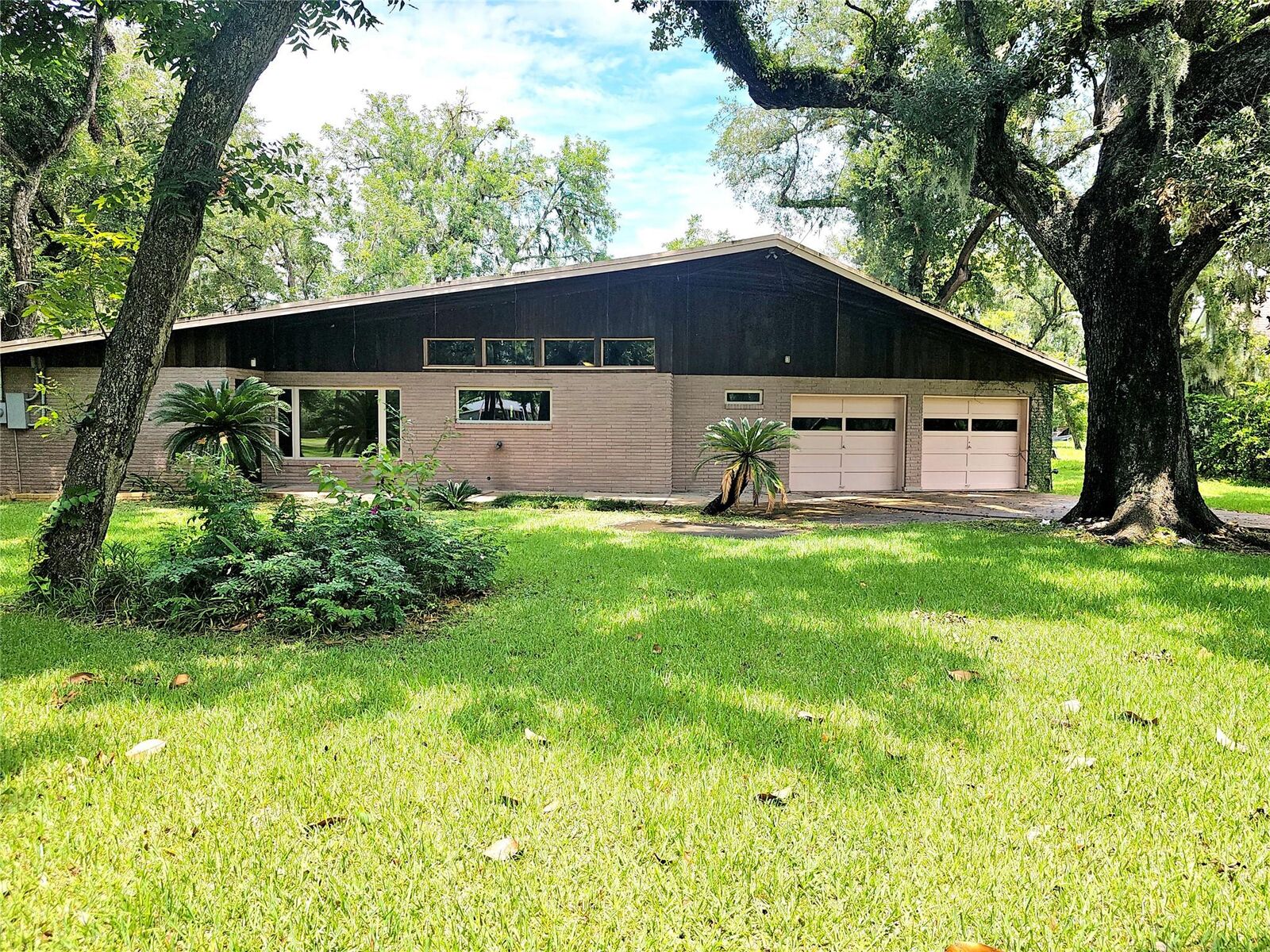 Property Photo: 458 Southern Oaks Drive TX 77566
