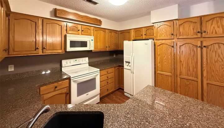 Property Photo: 411 SE Delaware Avenue 304 IA 50021