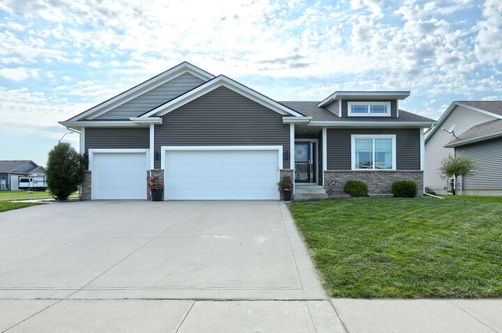 Property Photo: 1202 NW Orchard Drive IA 50023