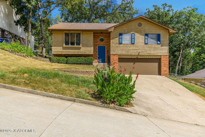 Property Photo:  1715 Independence Drive  MO 65109 