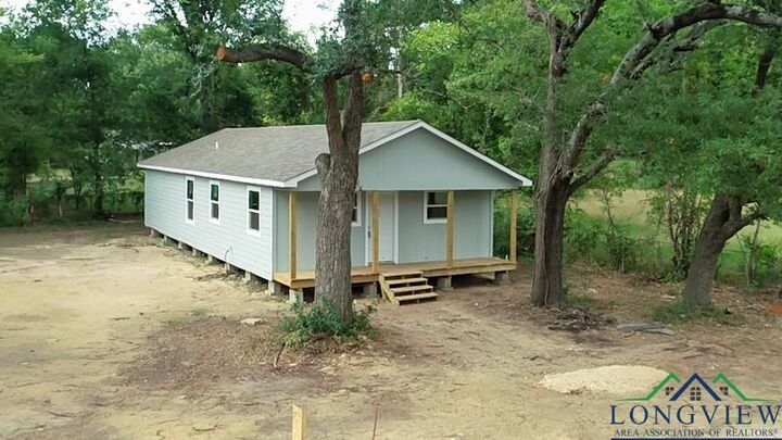 Property Photo: 410 Godfrey St TX 75647