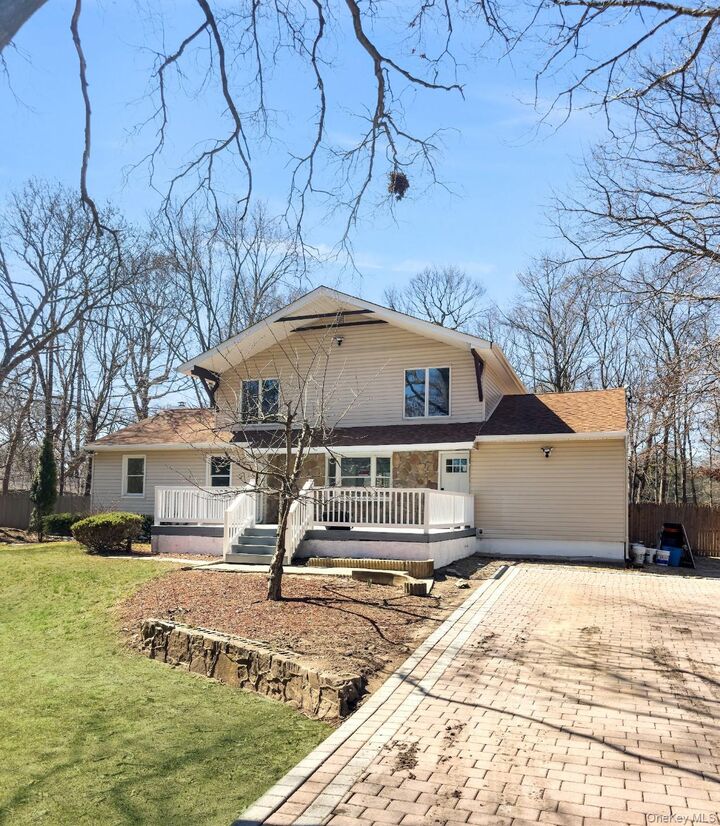 Property Photo:  36 Arbutus Court  NY 11779 