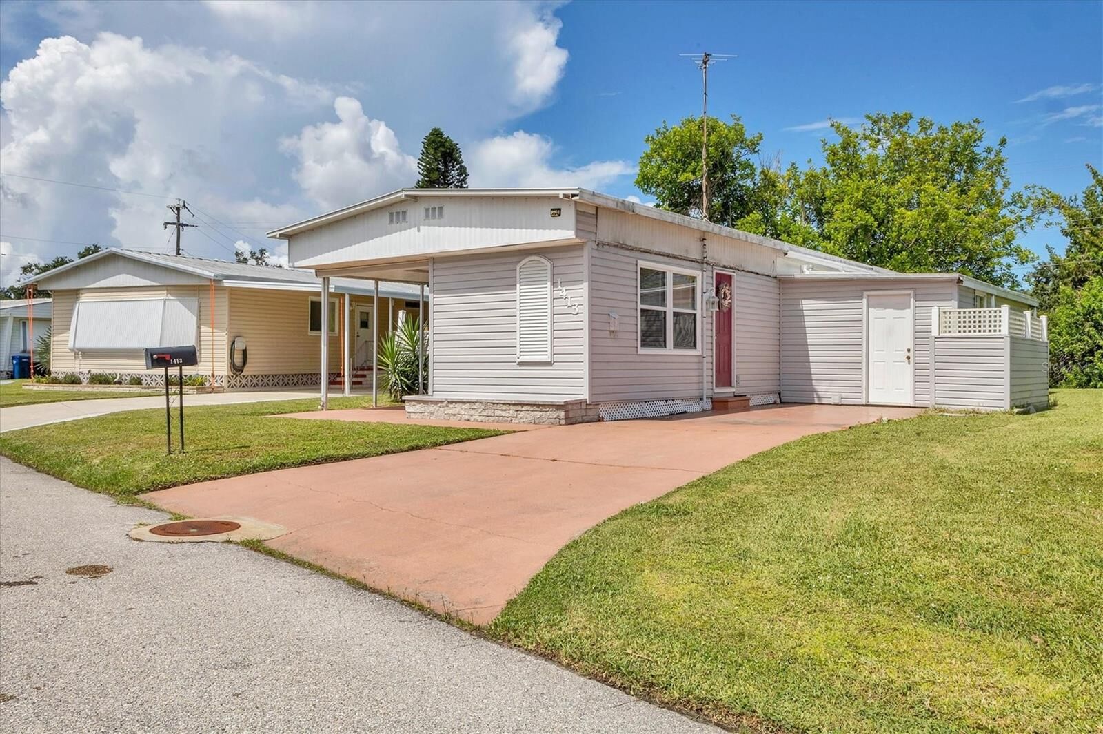 Property Photo: 1413 41st Avenue E FL 34222
