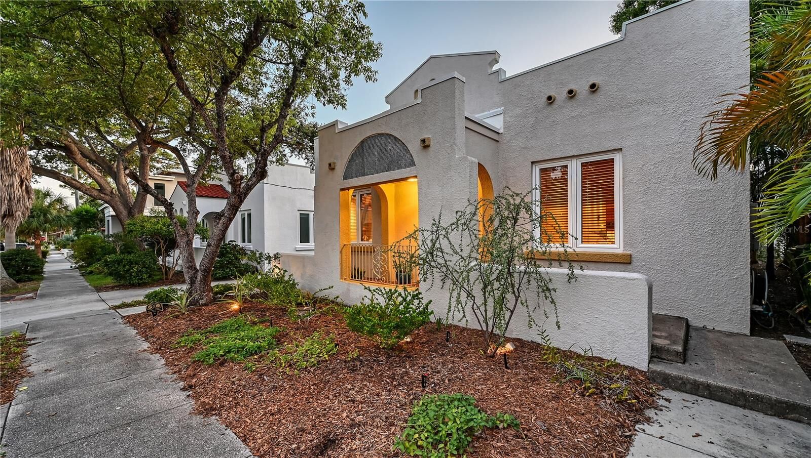 Property Photo:  512 Madison Court  FL 34236 