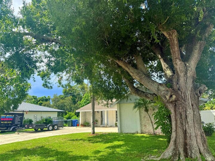 Property Photo: 5824 Whistlewood Circle FL 34232