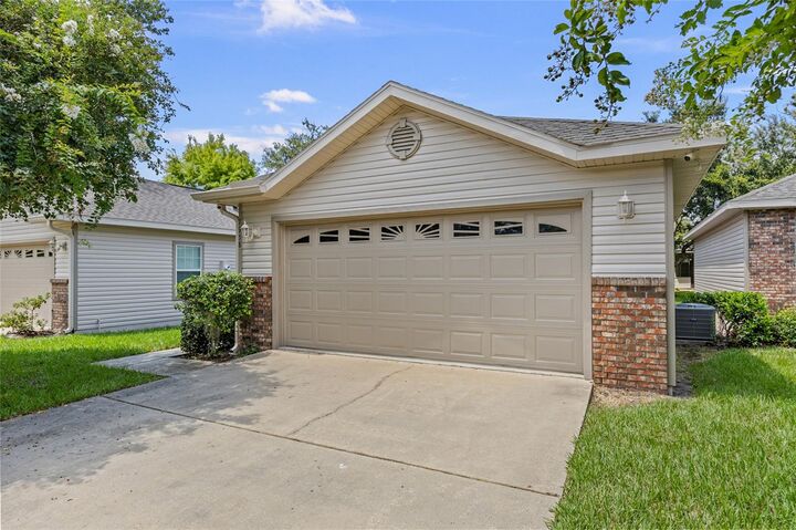 Property Photo: 7958 NW 49th Way FL 32653