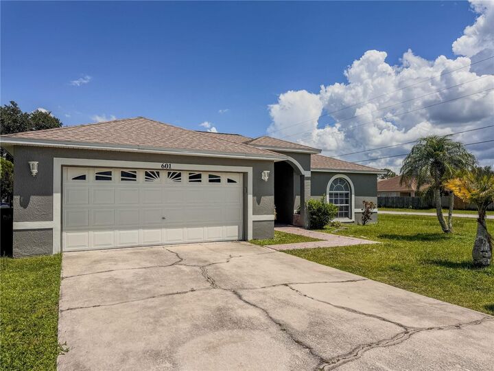 Property Photo: 601 Bobcat Lane FL 34759