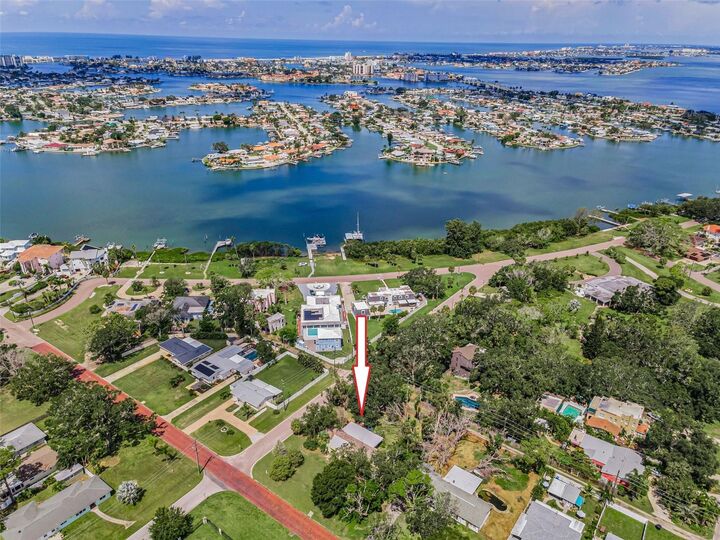 645 Villagrande Avenue S  St Petersburg FL 33707 photo