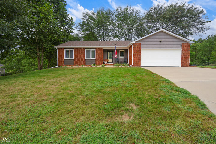 Property Photo:  810 Countryside Lane  IN 47201 