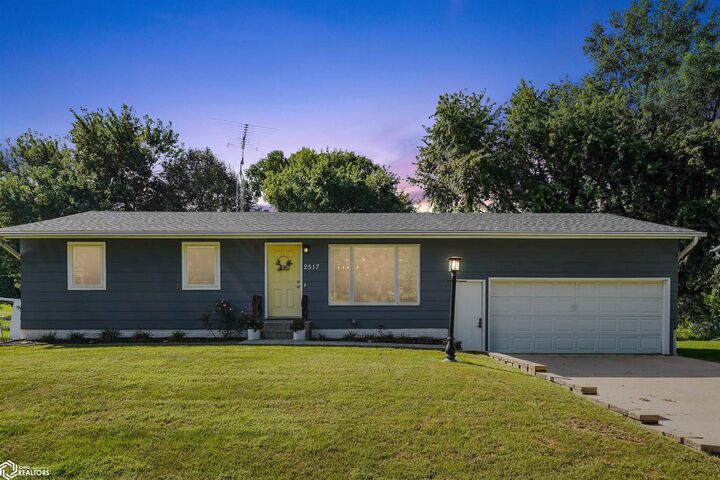 Property Photo:  2517 Reyclif Drive  IA 50158 