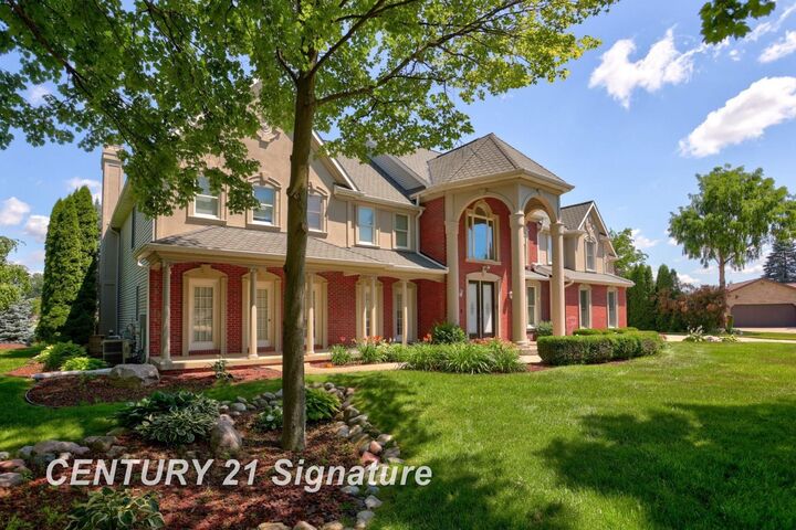 Property Photo:  11372 Lake Circle Drive  MI 48609 