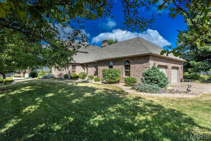 Property Photo: 1300 White Oak Trail IL 62035