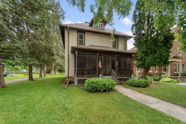 210 Oakland Ave  Mukwonago WI 53149 photo