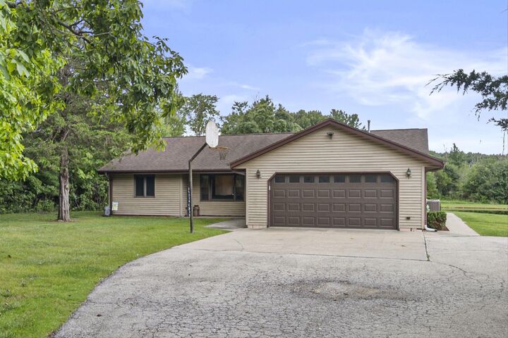 29235 Raab Dr  Waterford WI 53185 photo
