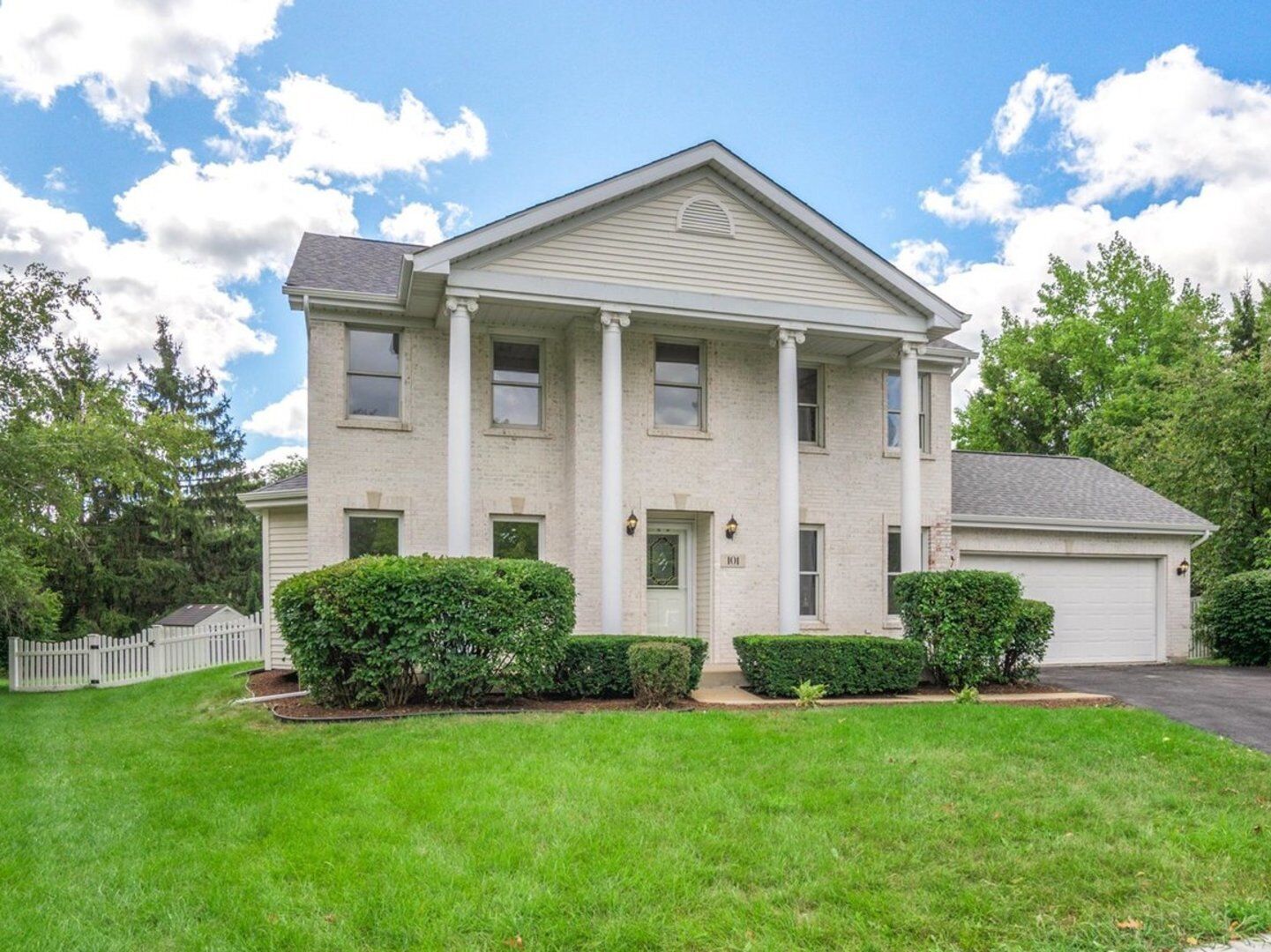 Property Photo:  101 Red Fox Run  IL 60538 