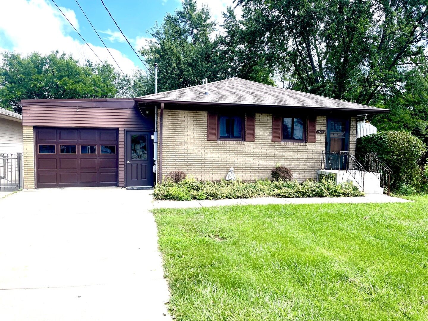 Property Photo: 1415 Plain Street IL 61354