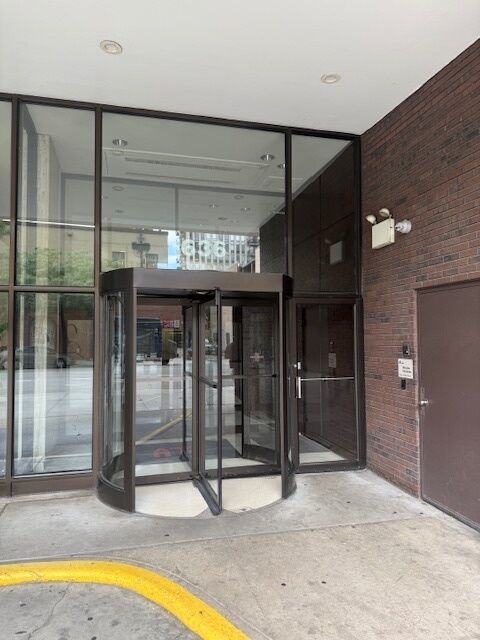 Property Photo: 1636 N Wells Street 1907 IL 60614