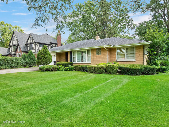 Property Photo:  