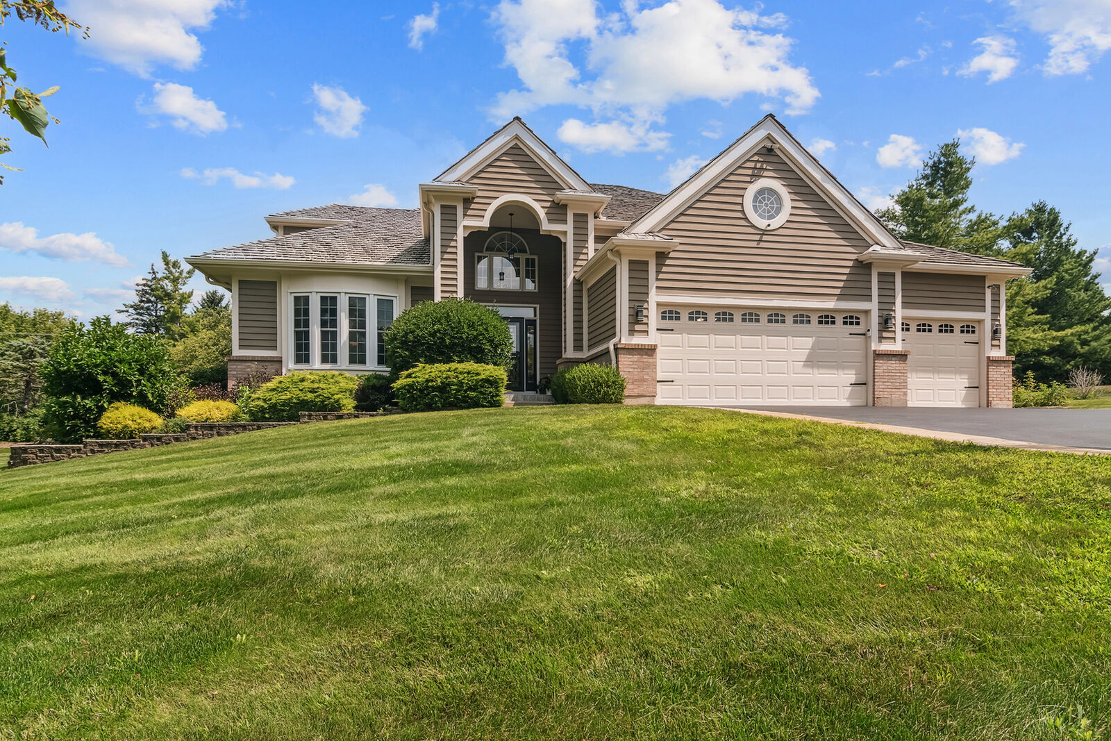 Property Photo:  175 Sycamore Drive  IL 60047 