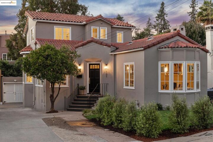 101 Palm Dr  Oakland CA 94610 photo