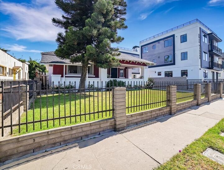 Property Photo:  4667 Pickford Street  CA 90019 