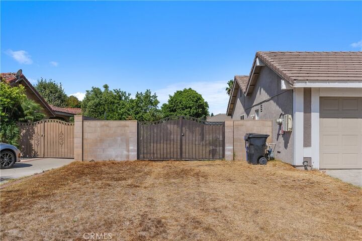 Property Photo:  966 N Ironwood Avenue  CA 92376 